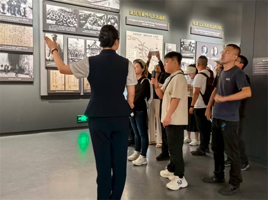 “走进历史展馆 赓续红色血脉”网络媒体行：重温东北抗战记忆_fororder_媒体行2