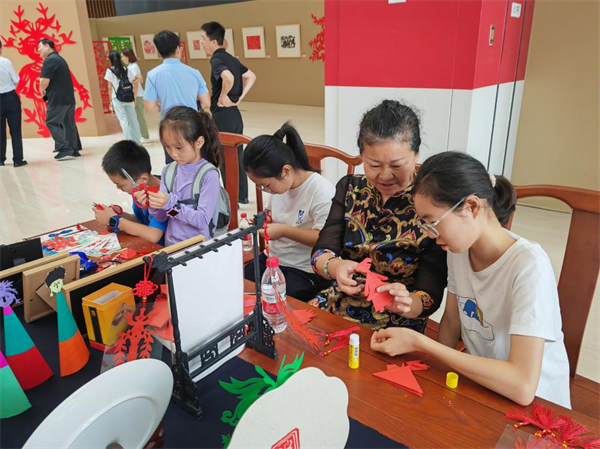 “剪映山海 锦绣风华——锦州·医巫闾山满族剪纸艺术展”在辽宁省图书馆开展_fororder_锦州剪纸4