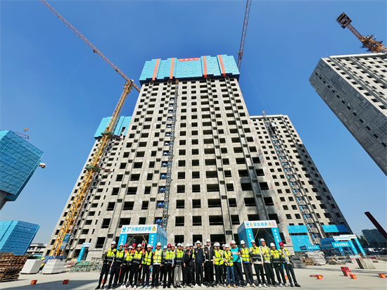 绘就民生幸福底色 中建八局沈阳市于洪区城市更新建设项目主体结构封顶_fororder_马静中建项目2