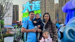 时隔一个月再访大连 俄罗斯足球友人跨越千里赴“东北超”决赛之约