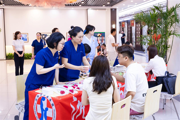 沈阳创新“结婚登记+孕育医疗”服务 新人领证即享千元优生福利_fororder_马静登记2