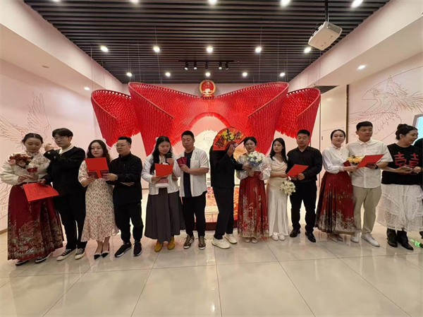 沈阳“5·20”集体结婚登记花样百出，婚俗改革焕发新活力_fororder_马静520-4