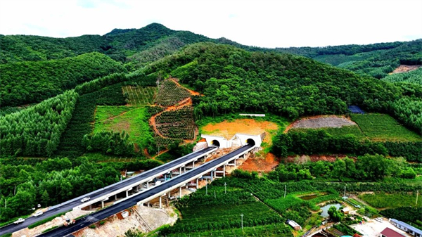 镜头里的本桓高速十工区：踏平坎坷成大道_fororder_本桓高速6