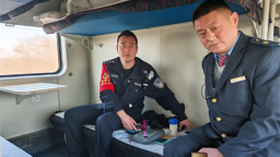 沈阳客运段列车员拾金不昧暖人心 物归原主显担当