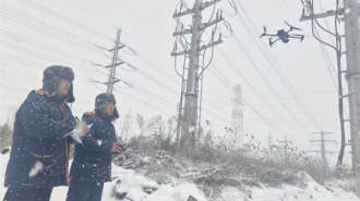 国网丹东供电公司全力以赴应对雨雪冰冻天气 保障电网安全稳定运行