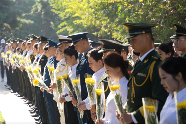 52对戎装新人沈阳谒陵奠英魂 这场国风军婚藏着最深家国情怀_fororder_马静军婚2