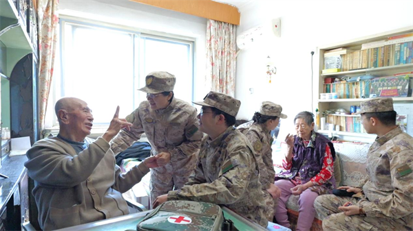 重阳义诊暖人心——辽宁省军区锦州干休所开展重阳节敬老义诊活动_fororder_张琪军区3