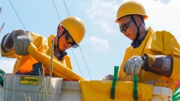 国网阜新供电公司高温大“烤”中坚守保电阵地