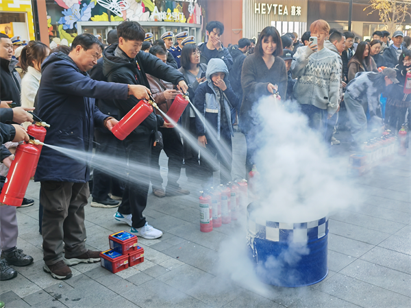 辽宁消防开展“盛”情“焰”请主题市集活动 沉浸式科普筑牢全民消防安全防线_fororder_常消防7
