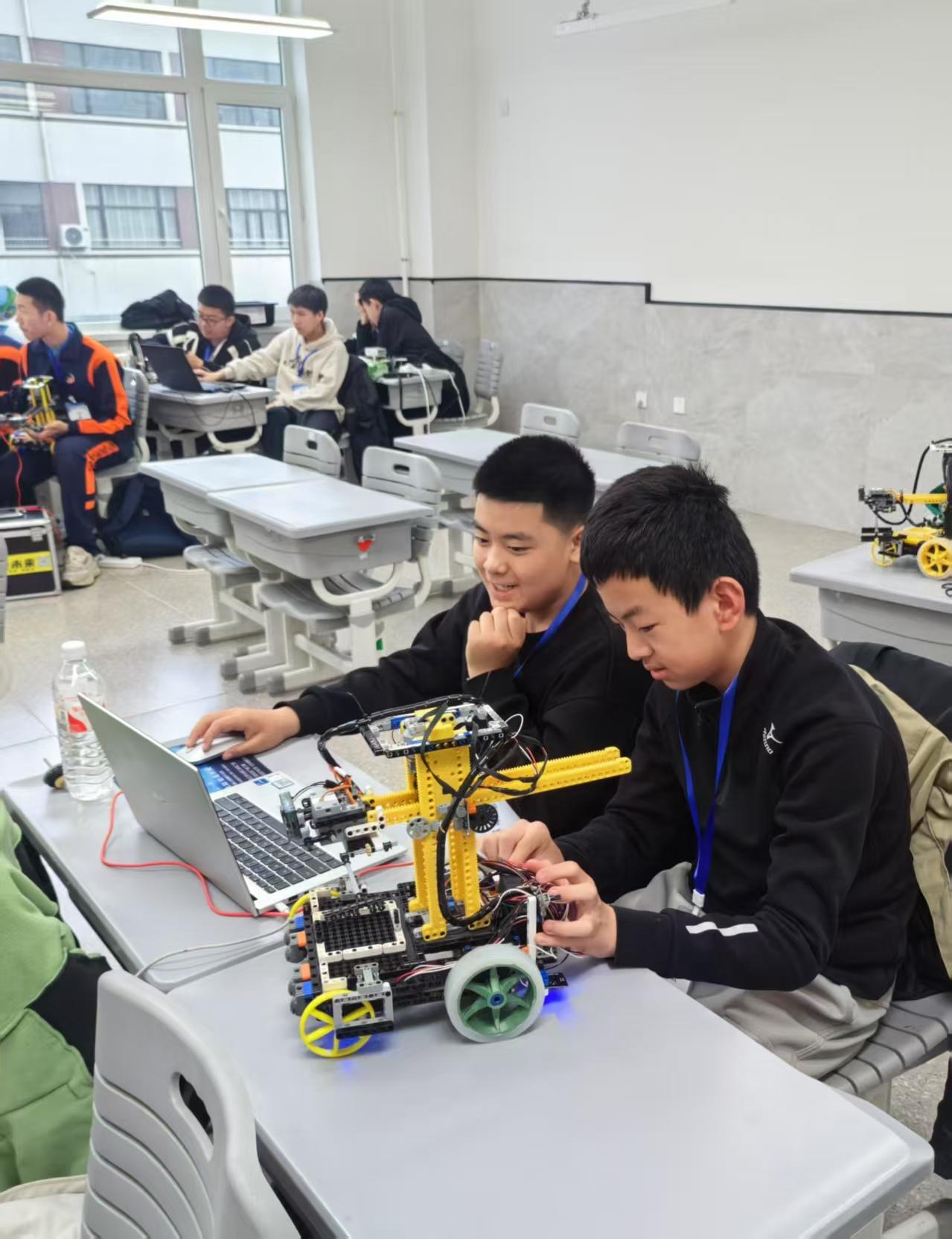 2025年沈阳市中小学生智能机器人实践活动圆满落幕