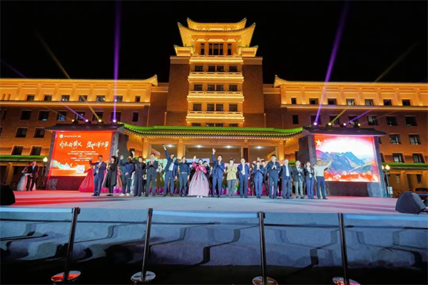 吉大一院联袂长春市朝阳区人民政府举行庆祝中华人民共和国成立76周年文艺晚会_fororder_图片 4