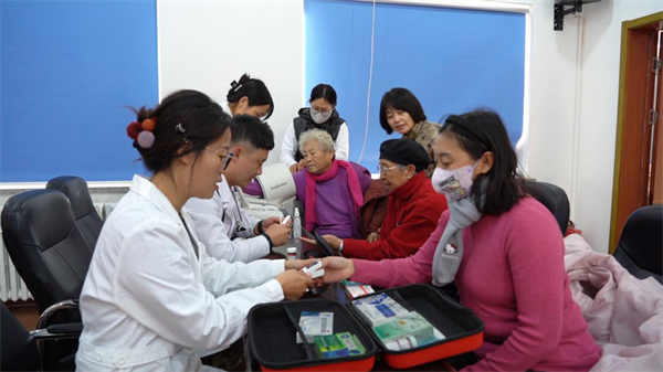 重阳义诊暖人心——辽宁省军区锦州干休所开展重阳节敬老义诊活动_fororder_张琪军区6