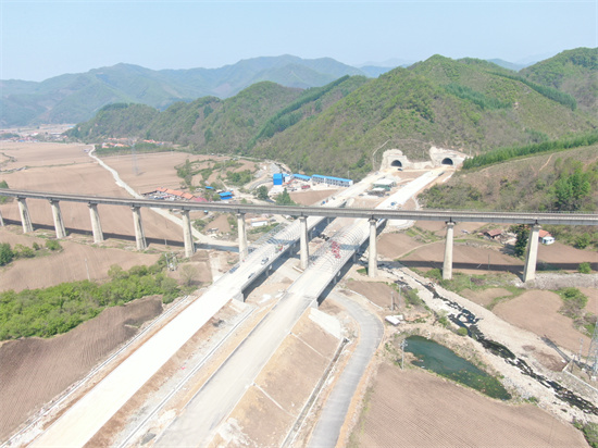 以铁军精神全力建设本桓高速公路项目_fororder_中铁本桓高速八工区1