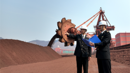 东北地区首单进口铁矿石“保税破碎”业务在大连落地