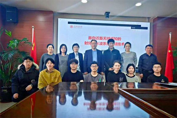 大连大学这支团队把电磁波玩出新花样 让人们重新“看见”世界_fororder_大连大学团队1