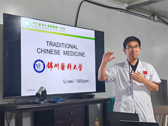 援密克罗尼西亚联邦中国医疗队赴科斯雷州巡诊并捐赠医疗物资 共筑中密友谊桥_fororder_杨薇援外6