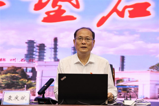 教师节当天 辽宁石化职业技术学院邀请行业专家讲授开学第一课_fororder_杨薇教师节1