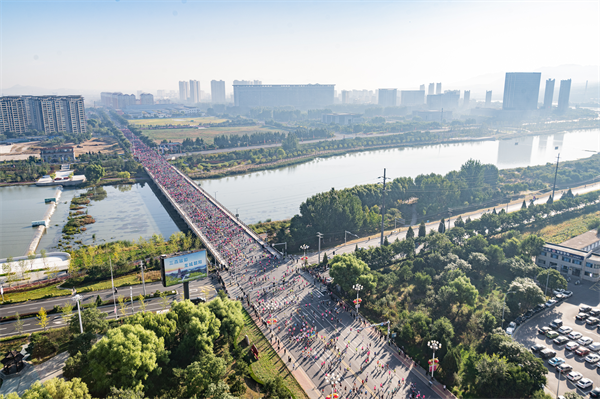 欢聚宝藏之城 畅跑活力朝阳——朝阳银行2025辽宁朝阳马拉松鸣枪开跑_fororder_图片10