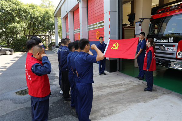 （缺供图单位）沈阳：供电服务“尖兵”与消防救援“教头”在“八一”前开展联建_fororder_八一3