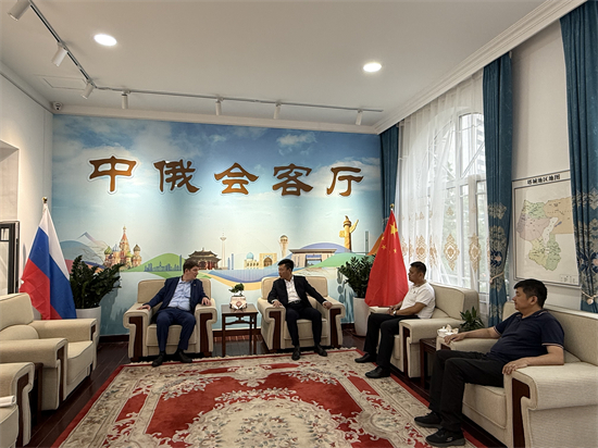 俄中友好协会副主席谢尔盖·沙罗诺夫访问沈阳 深化中俄多领域合作_fororder_微信图片_20250618105514