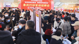 大连普兰店区：送温暖促就业 招聘服务不打烊
