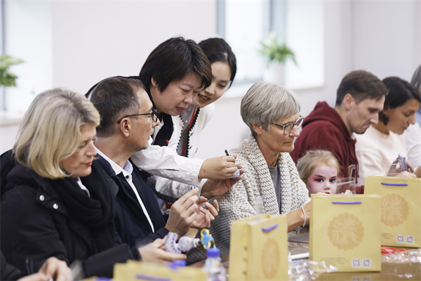 “探秘盛京非遗 共赏文化瑰宝”中德文化交流“艺术之旅”启程_fororder_微信图片_20251110094328_150_210
