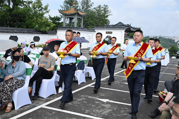 沈阳：中元节公祭活动倡导绿色缅怀_fororder_图片1