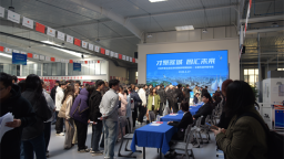 大连普兰店区“春风行动”：打通技能人才从“校门”到“厂门”最后一公里