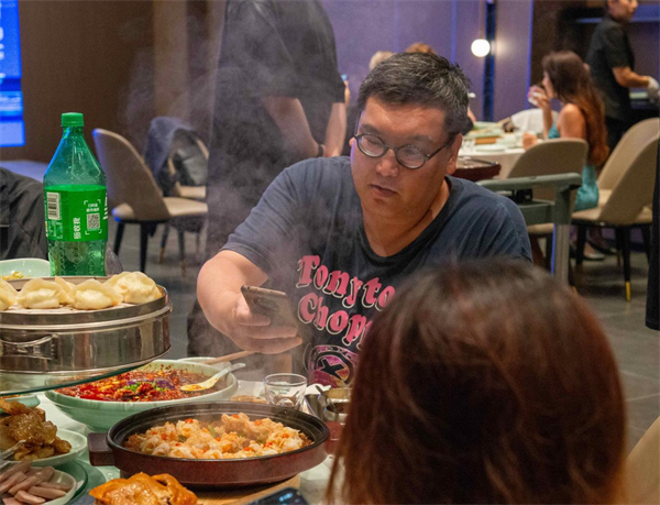 东北美食成“流量担当” “舌尖上的沈阳”俘获海外博主心_fororder_美食综合稿5