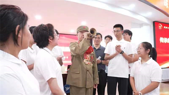 沈阳二中“开训第一课”：红色课堂点燃新生报国志_fororder_二中3