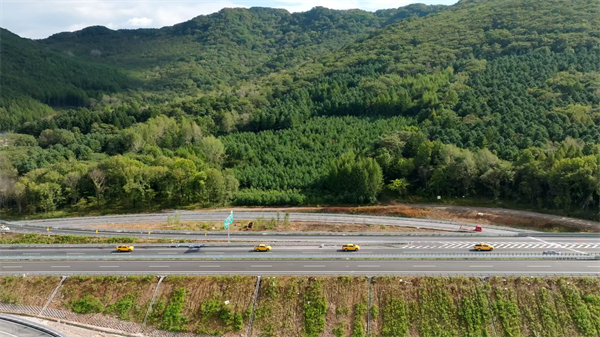 国网本溪供电公司：圆满完成本桓高速公路全线送电工作_fororder_1