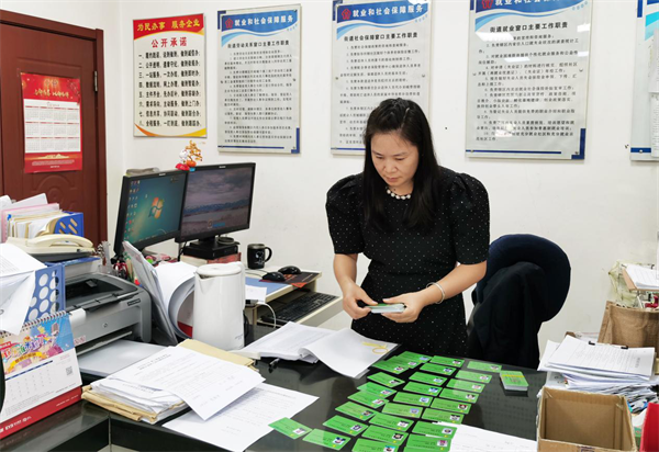 残疾人专职干事贺想容：不言败的铿锵玫瑰_fororder_残联图2