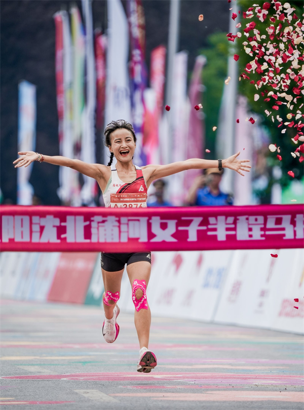巾帼红2025沈阳沈北蒲河女子半程马拉松举行_fororder_图片3