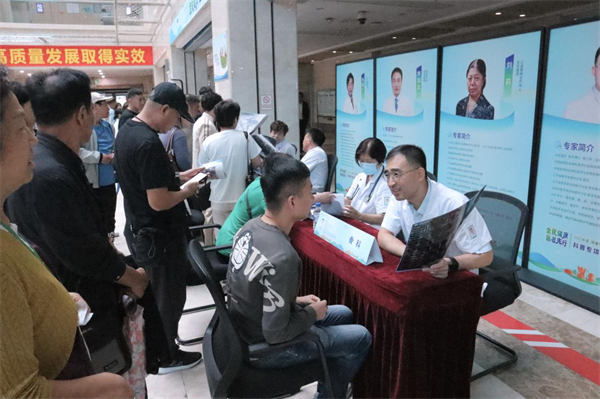 “健康中国 医者先行”2025年度“健康传中国 医者在行动”主题活动（沈阳站）科普专项行动在辽宁省人民医院举行_fororder_杨薇健康1
