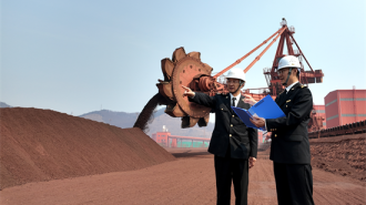 东北地区首单进口铁矿石“保税破碎”业务在大连落地