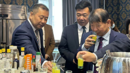 荷兰中国友好协会鹿特丹分会会长黄敦品访问辽宁