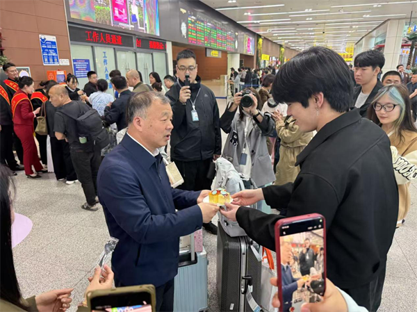 服务再升级 沈阳文旅服务驿站52天“超长待机”迎双节_fororder_杨薇文旅1