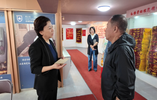 沈阳市民政局领导班子成员走访慰问老年群体 拉开“敬老月”温情序幕_fororder_图片9