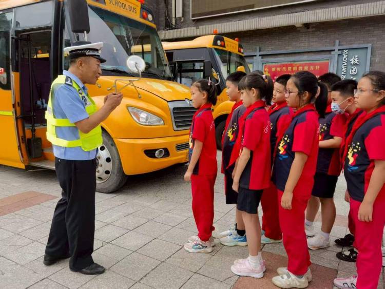 沈阳80余万中小学生共上“开学第一课”
