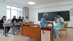 年轻护理尖兵为“老”而战 这届养老护理员职工职业技能竞赛青春面孔涌现_fororder_微信图片_20251011150700_122_1182