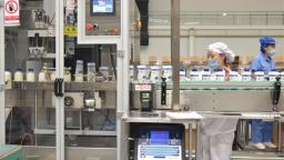 辉山乳业全产业链坚守 保障春节市场供应