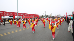 辽宁朝阳喀左县：骏马奔腾闹元宵 非遗焕彩贺新春
