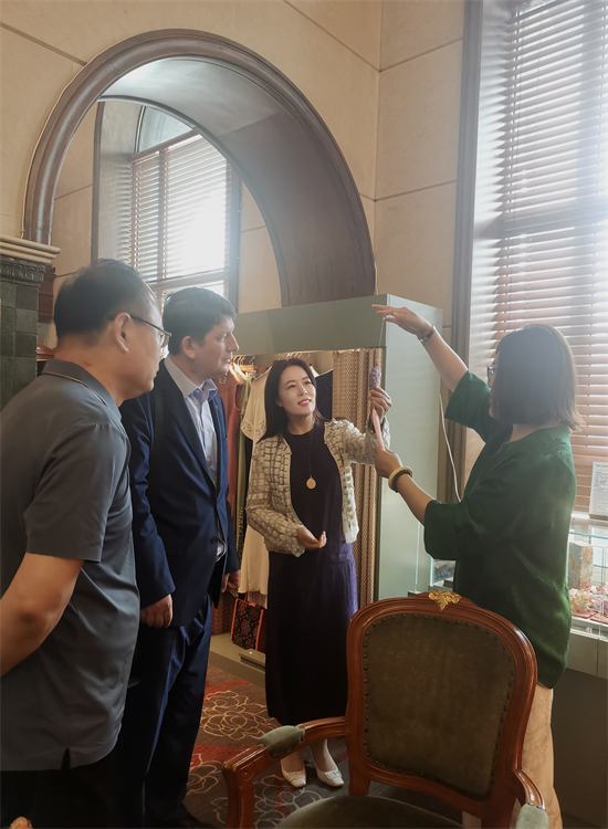 俄中友好协会副主席谢尔盖·沙罗诺夫访问沈阳 深化中俄多领域合作_fororder_2