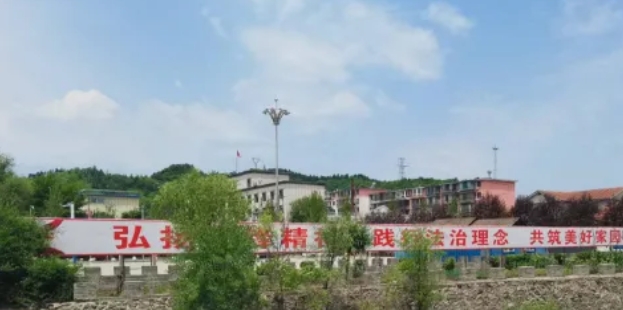 执笔蘸墨绘景观 一路穿起“珍珠链”