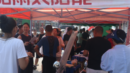 大连普兰店区把招聘会搬进乡村大集