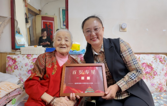 沈阳市民政局领导班子成员走访慰问老年群体 拉开“敬老月”温情序幕_fororder_图片13