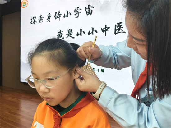 沈阳蒲松路小学举办中医药文化启蒙体验活动_fororder_教育中医药3