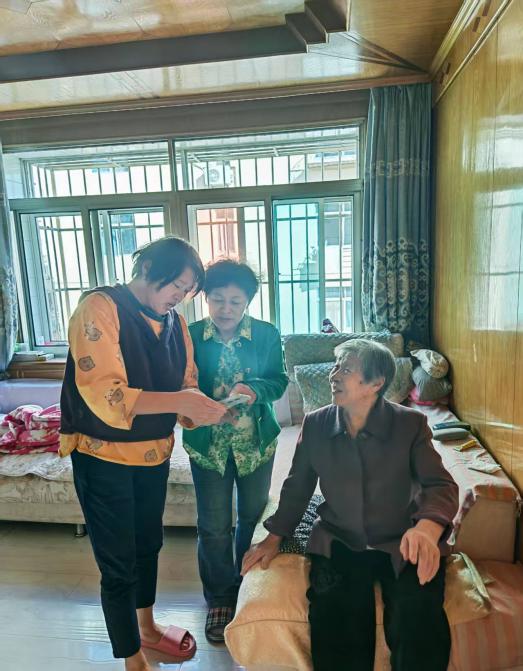 社保服务进万家 银发有“暖”更有色