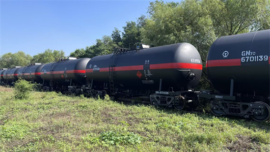 中车沈阳公司兑现国铁集团150辆GN70型粘油罐车订单_fororder_中车订单图