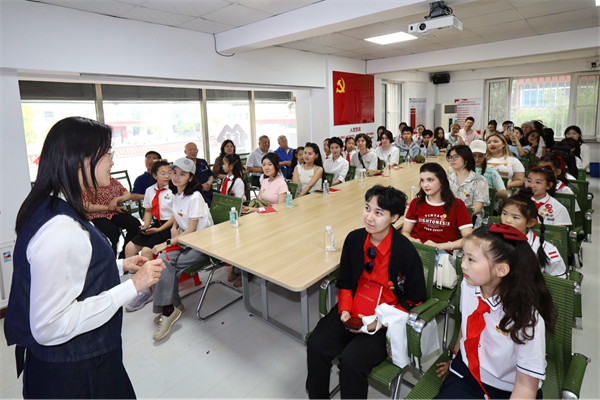 沈阳：中哈学子共传雷锋精神 跨国交流搭建文化桥梁_fororder_中哈3